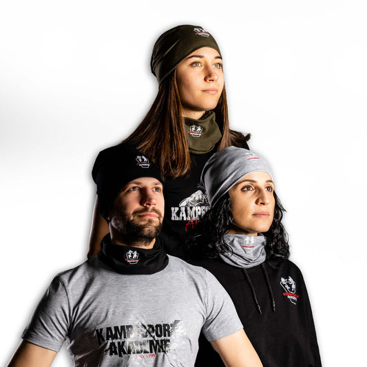 Mütze mit Schal in verschiedenen Farben